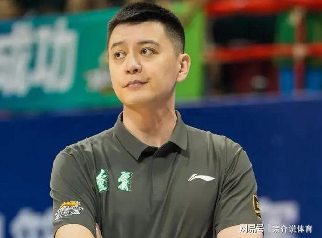 杨鸣下课最新下家曝光，爆料两大顶级强队疯狂追逐