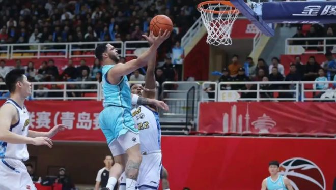 孤勇难挽四连败 黑马光环渐褪色——青岛84-93不敌广厦暴体系顽疾