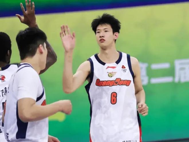 广东104-113上海1喜3忧！黄明依奇兵，内线+张皓嘉没法看！