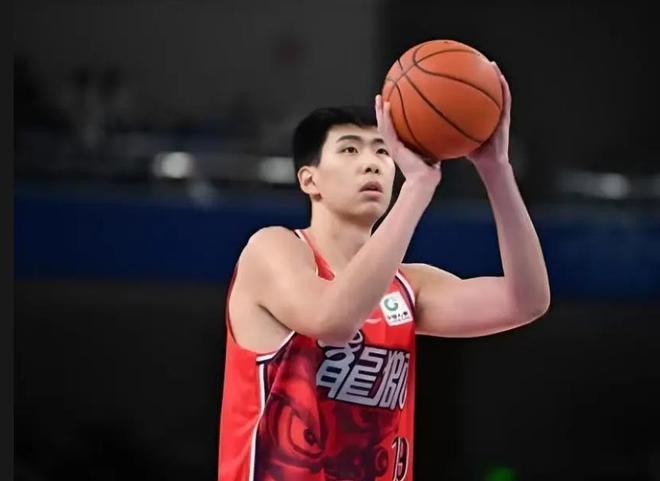 离开广东队就爆发，徐昕是常规赛第一阶段盖帽王+篮板王