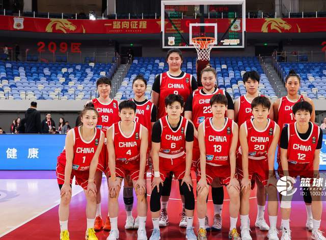 太棒了！中国女篮新年首秀狂赢56分，却遭媒体人吐槽：没啥意义