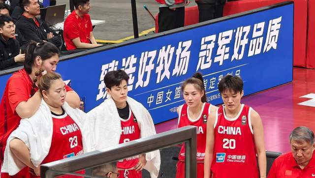 一场56分大胜，中国女篮击败国际联队！张子宇21分，刘禹彤7分