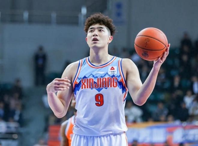 赛季报销！新疆男篮官宣：吴冠希左膝髌韧带损伤 连续两季报销