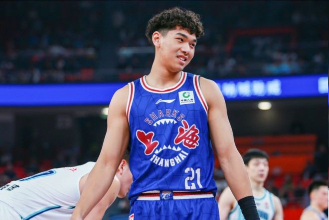 一个急救兵，砍15+5让准国手无地自容，球迷：张镇麟终于有替补了