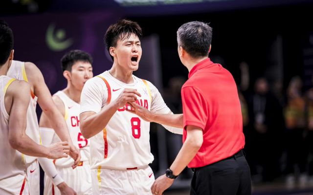 中国男篮全力击败日本队！郭士强拒绝输球，李弘权首秀，央视直播