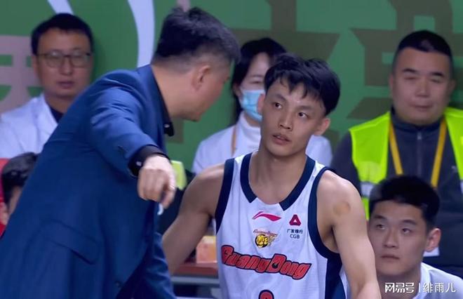 徐杰确认退赛！男篮后卫线惨遭重创，赵继伟躺进12人大名单！