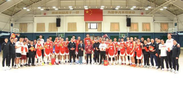 中国男篮14人出征日本！赵继伟回归，徐杰小曾落选