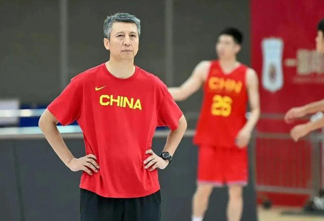 中国男篮官宣世预赛14人名单，徐杰曾凡博落选，内线稍显单薄