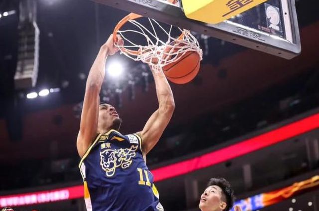 正式官宣！广东宏远旧将重返CBA，加盟黑马球队，冲击季后赛