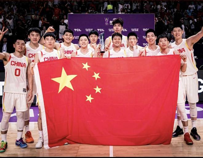 中国男篮VS日本，CCTV5明晚直播！余嘉豪从西班牙飞北京再到琉球