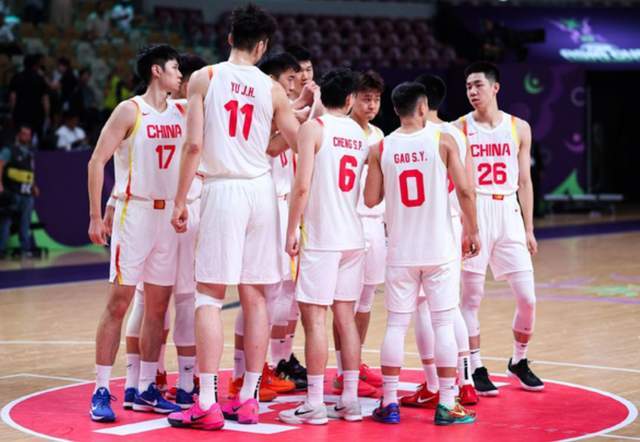 中国男篮对阵日本12人名单！内线优势明显，郭士强打造全新锋线群