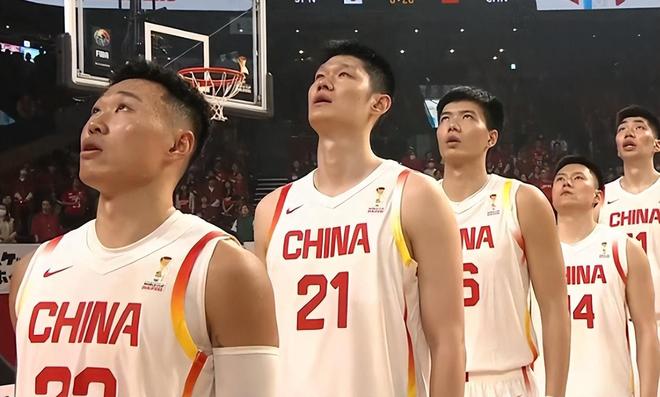 不是胡金秋赵继伟！中国男篮逆转日本靠这3人，杨鸣点评一针见血