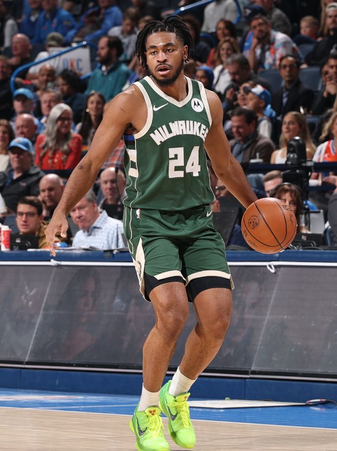 场均20分钟轰18分！休媒不满斯通未追托马斯 年薪仅84万低薪高能