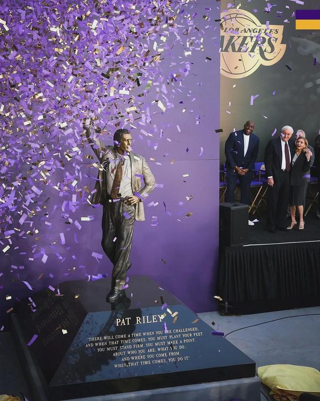 黄绿大战落幕！合砍62分打爆湖人！NBA名宿怒批詹姆斯