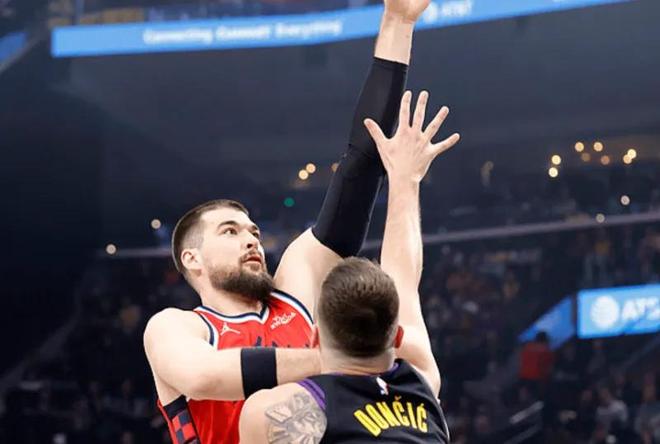 快船112-104湖人迎4利好！祖巴茨+洛佩斯回暖，柯林斯关键球太稳