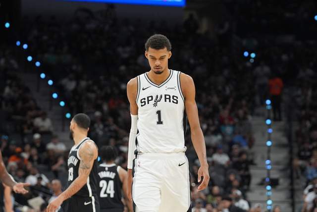 马刺两连败的背后：文班亚马或提前退出MVP争夺