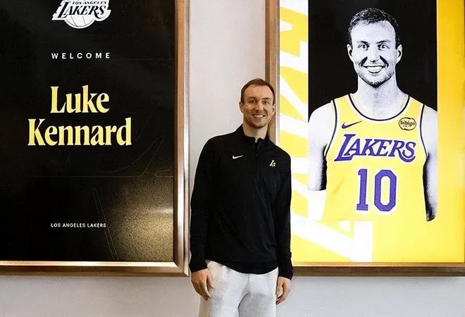 残阵湖人108-136惨败马刺 球员评价：4人良好，2人及格，6人低迷