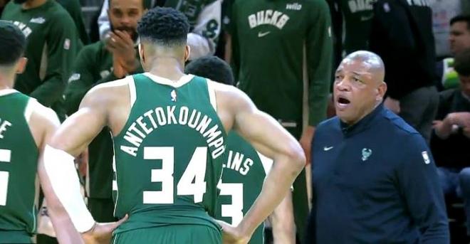 字母哥爆了！正式和里弗斯翻脸，拒绝沟通不理教练！想走就别装了