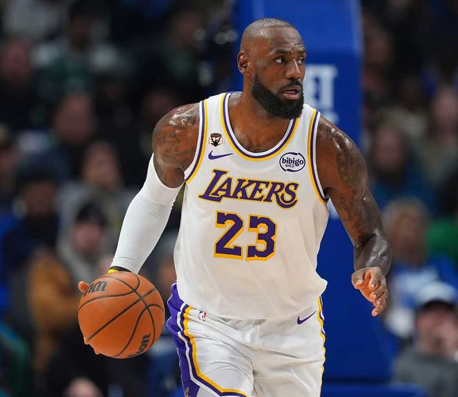 詹皇称他仍是湖人防守核心，末节可提升到另一层次！美媒高呼惊叹