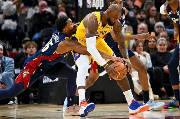 美媒列湖人4大扎心数据：本季净胜分-29！vs胜率5成球队10胜10负