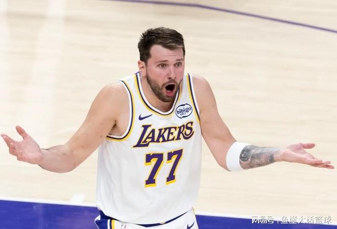 湖人110-97尼克斯！无解的不是赢球，是东契奇和里夫斯的连番表态