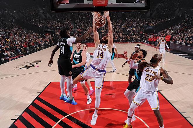 全场最低正负值！这样的球员竟然能够在湖人进入先发阵容？