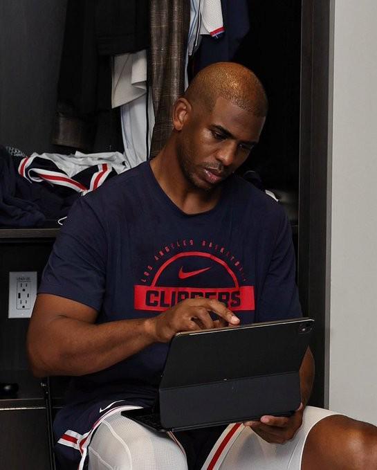 过于尴尬，记者：保罗曾组织派对团建，但除了比尔和祖巴茨快船没人来