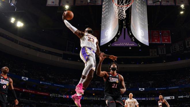 詹姆斯创两大历史第1神迹，湖人险胜！东契奇3双，恩比德21中4