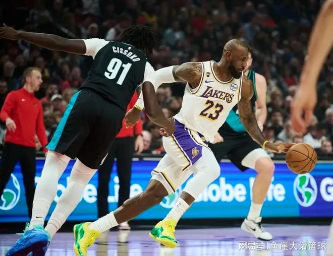 NBA最新排名出炉！卫冕冠军大爆冷，勇士喜上加喜，湖人退无可退