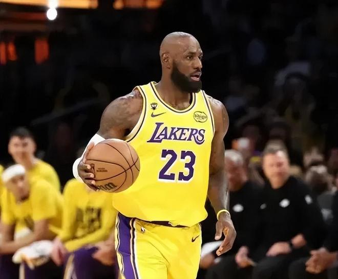 湖人惨败绿军！东詹里上双却狂铁，众配角迷失，全队三分30中9！