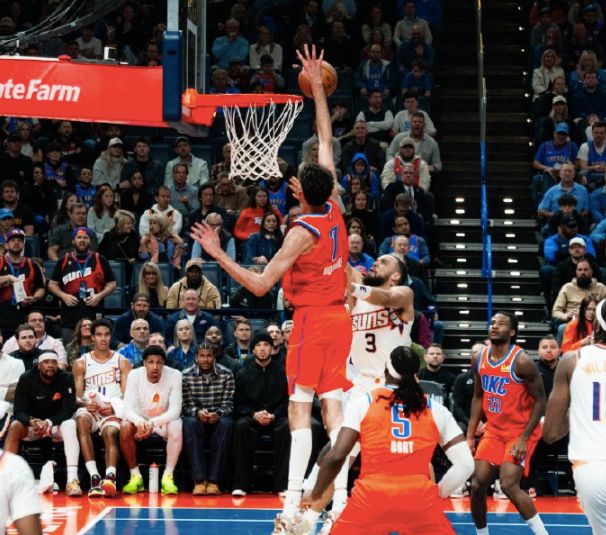 22记三分造49分惨案！卫冕冠军创2大神迹，三巨头三节轰67分