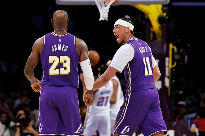 场上效果一塌糊涂！湖人后场大将面对强敌时的表现令人有些担心？