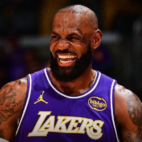 虎头蛇尾，詹姆斯19中9得24分5板3助，上半场20分下半场仅4分