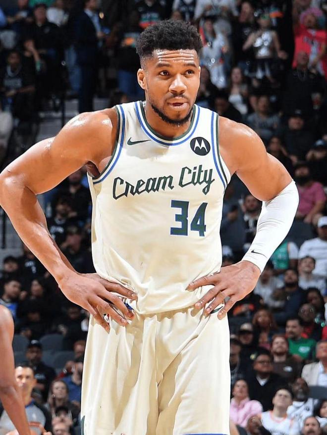 字母哥21+17+6雄鹿拒老鹰23分逆转 沃克32+6+6杰伦28+16+6