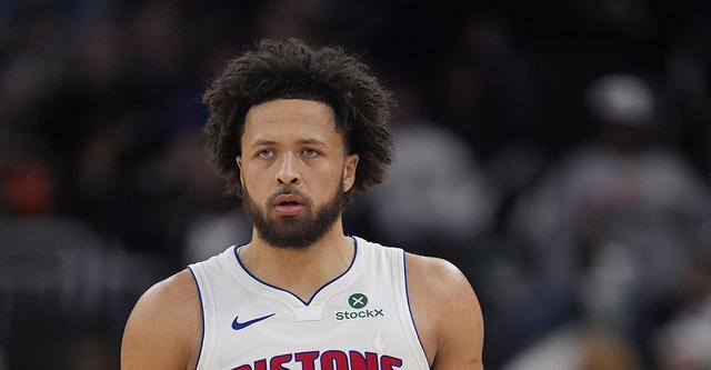 比肩罗伯特森！坎宁安连续6场比赛至少轰下25+10且率队全胜