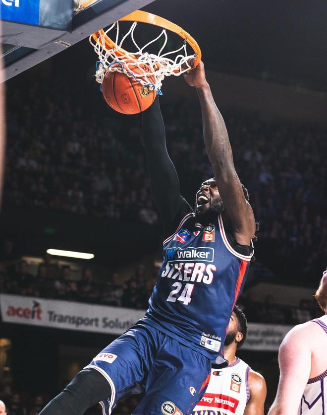 消失的天才！短短3年时间，从NBA第一替补，到无球可打