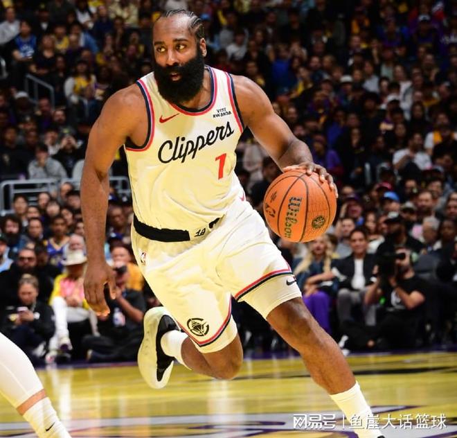 小卡發(fā)聲被吐槽，東契奇折服盧指導(dǎo)！哈登說2重點(diǎn)，快船犯老毛病