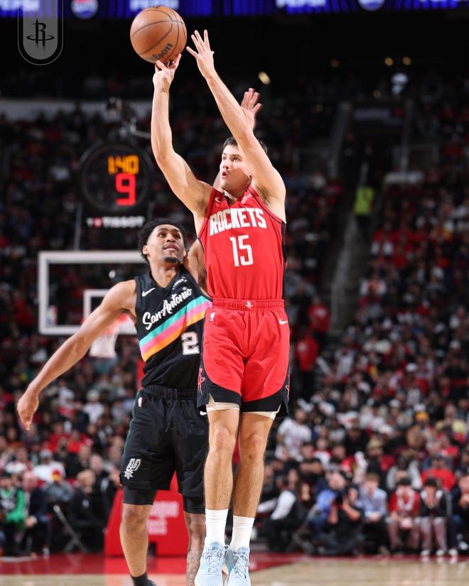 火箭16分逆转马刺3连胜 申京20+13+9谢泼德21分