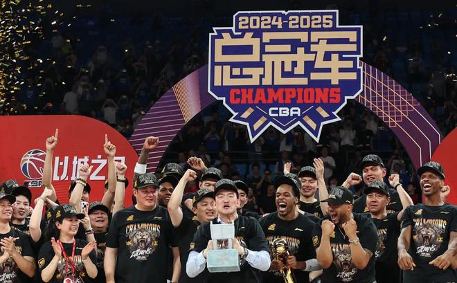 “念廿不忘，狮啸钱塘”，热血二十载，广厦捧起至尊鼎！