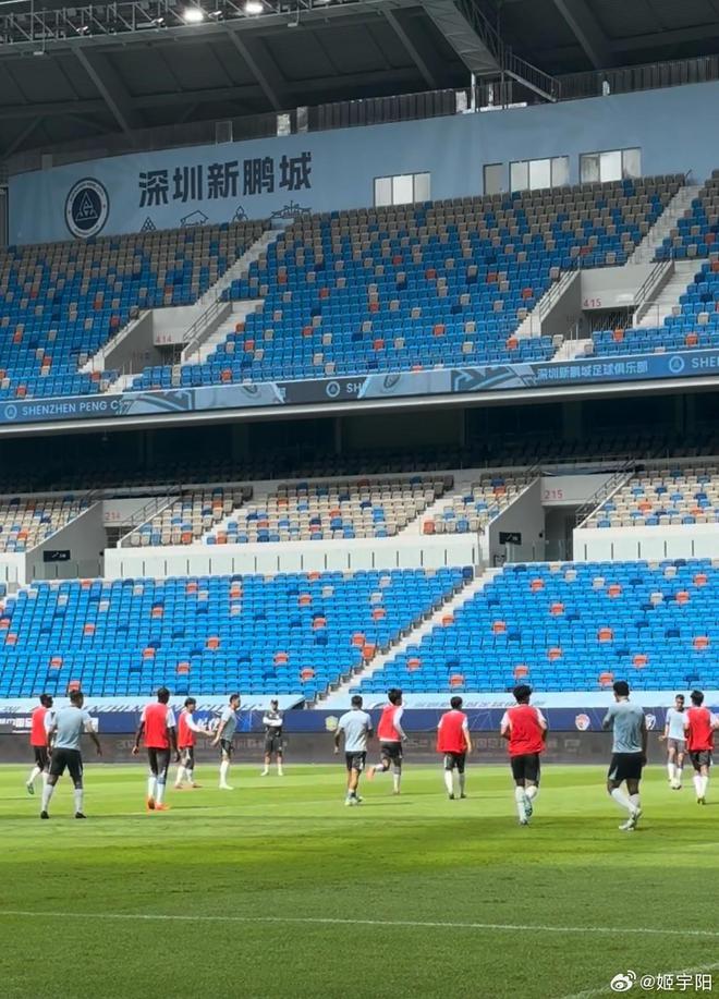 记者：申花外援阿马杜参加分组对抗训练；此前他已伤缺3个月