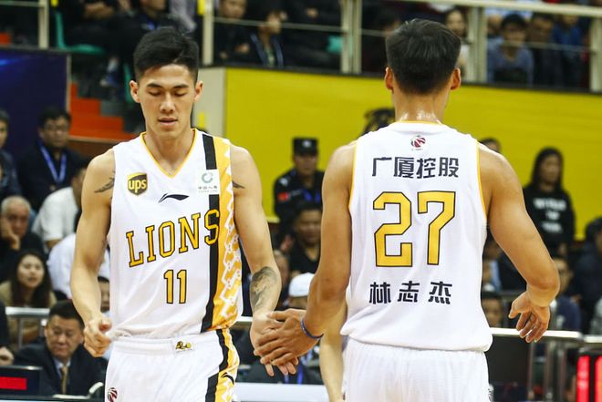 16中11助上海卫冕！35岁老将狂轰24分，但对中国男篮却不是好消息