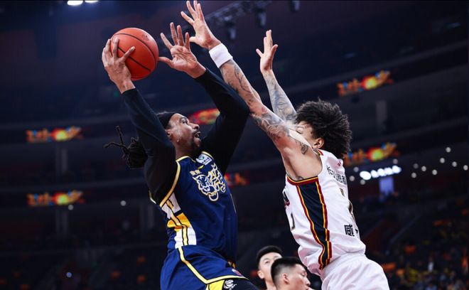 广东急需再签一大外援！若麦考尔无缝衔接，三小外更该舍弃他？