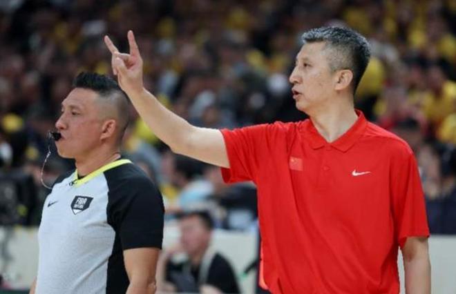 男篮14人名单公布，无徐杰、庞峥麟；余嘉豪西班牙直飞冲绳