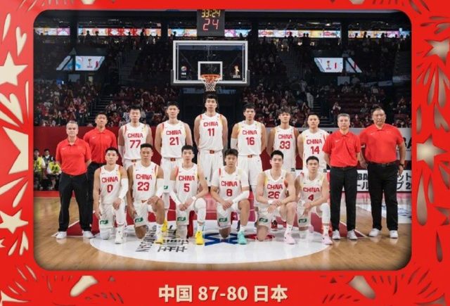 男篮世预赛离谱：裁判连续给违体 日本接球不走表 中国队客场5打8