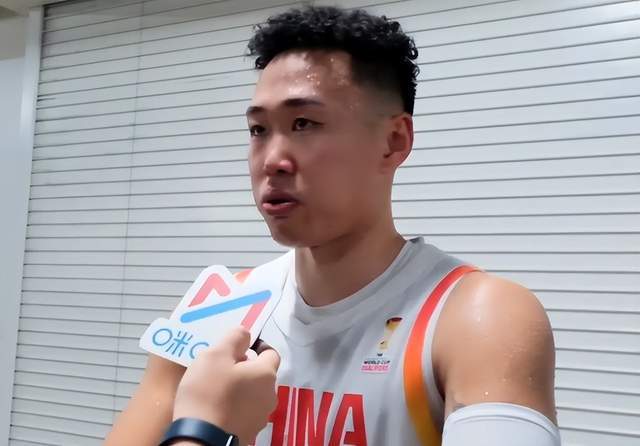 泪洒赛场成奇兵，济南小伙真英雄！他用87秒，改写一代人篮球信仰