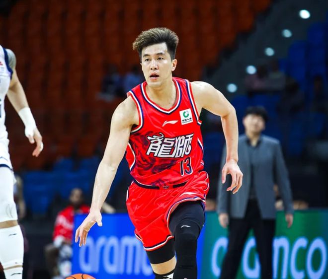 郭艾倫被擔架抬出場，或是生涯最後一戰，球迷：不希望就此退役