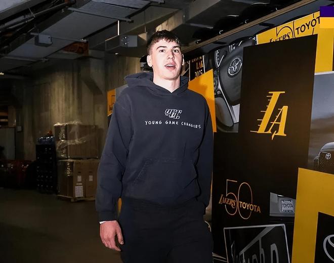 湖人凸现卧龙凤雏！拉拉维亚攻守全崩，克内克特又独又铁，没法用