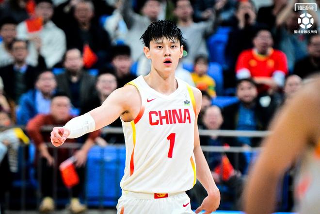 队记：曾凡博与篮网签下ex10合同；有机会获得最后一个双向名额