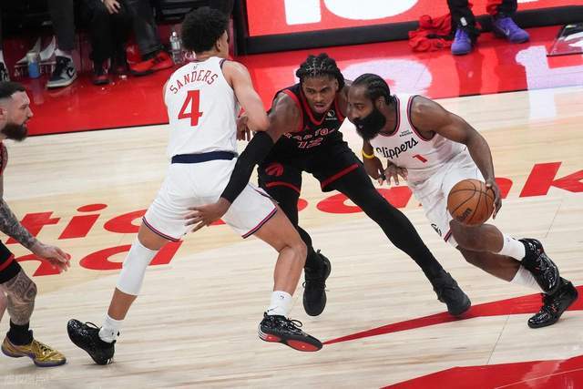 梦回巅峰！昔日雷霆三少同天爆发，同砍25+带领球队赢下比赛