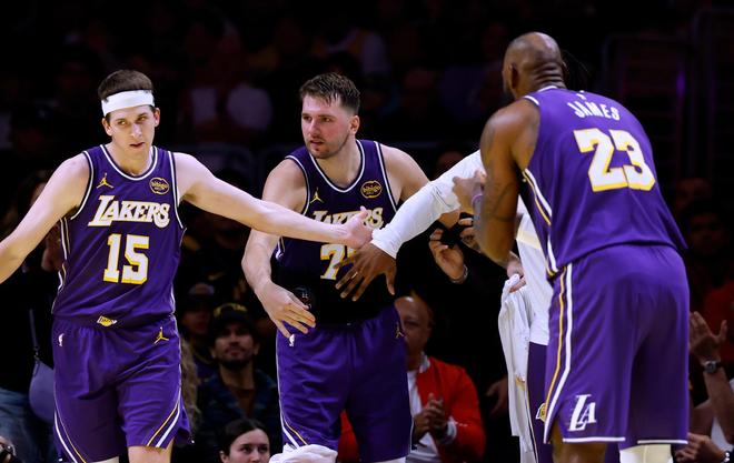 联盟第1+联盟第2！可怕的不是湖人进攻爆表，而是他们的三分极糟